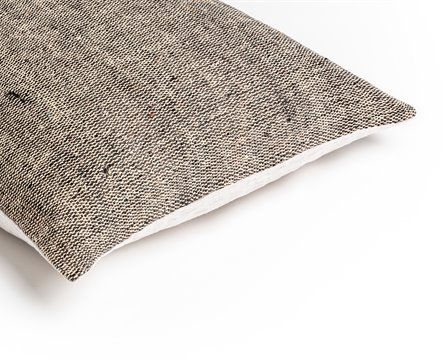 Mrs.Me home couture - cushions Floss grey multicolour detail